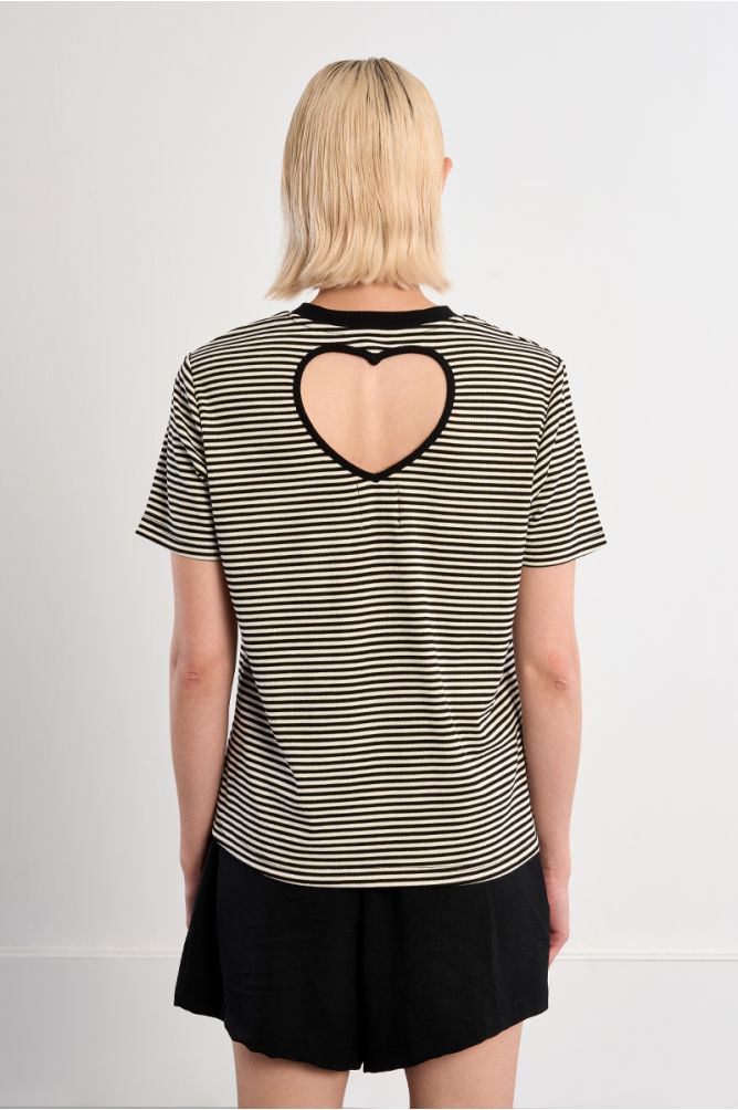 T-shirt rayé noir avec ouverture en cœur