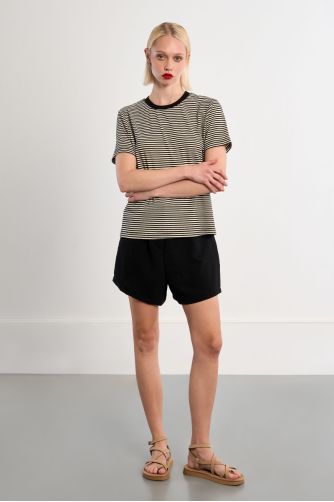 T-shirt rayé noir avec ouverture en cœur