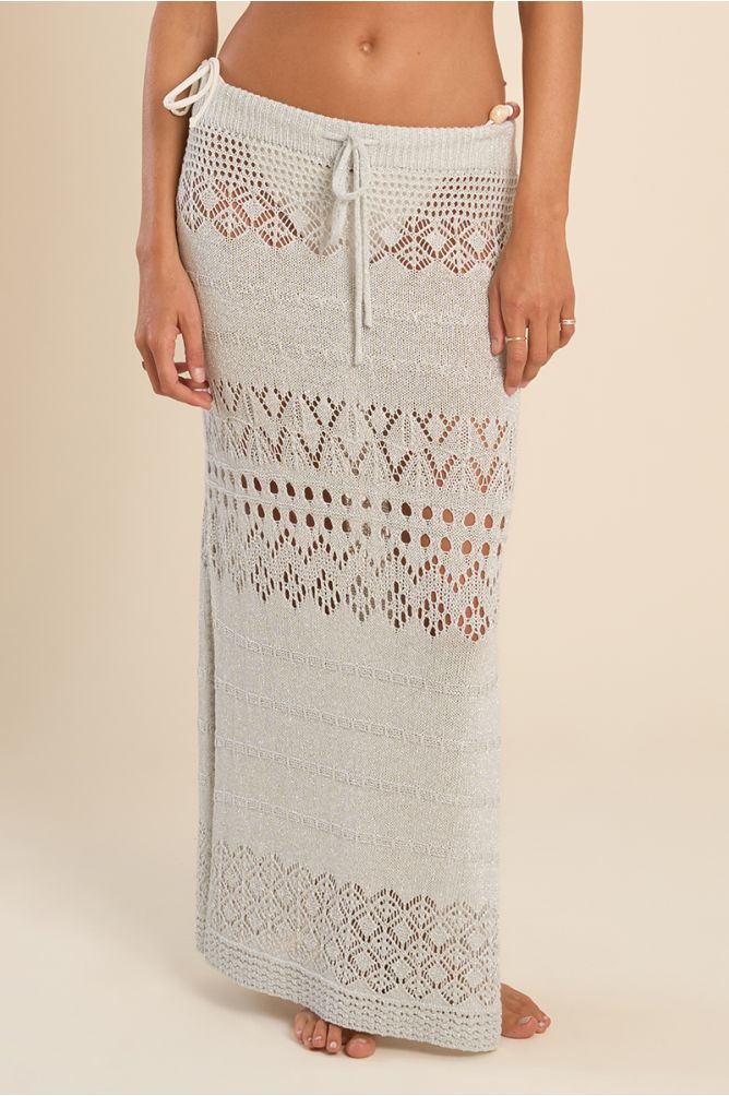 Falda larga, de crochet.