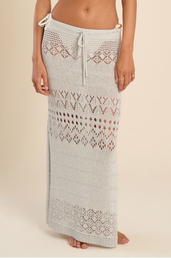 Falda larga, de crochet.