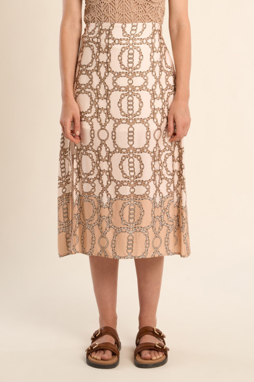 Falda midi, satinada, con estampado.
