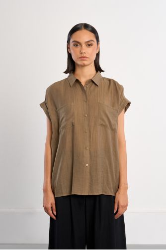 Camisa de mujer de manga corta, bajo asimétrico.