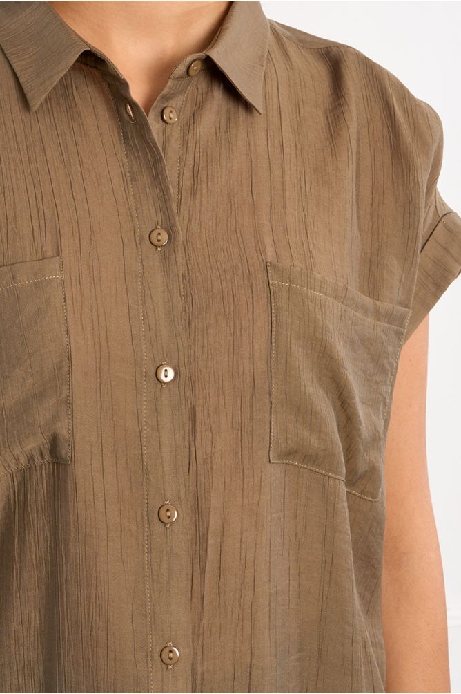 Camisa de mujer de manga corta, bajo asimétrico.