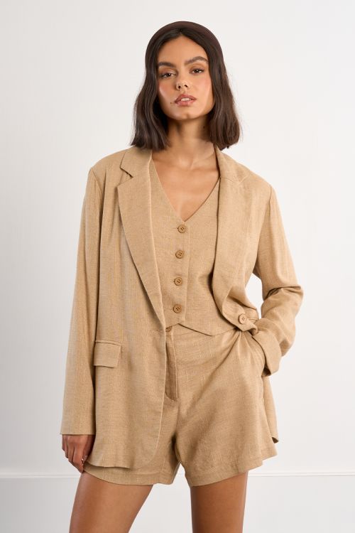 Blazer de mujer de manga larga, con cuello y solapa.