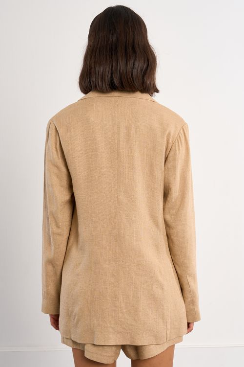 Blazer de mujer de manga larga, con cuello y solapa.