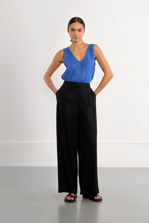 Pantalón de mujer largo, detalle pliegues.