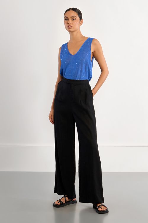 Pantalón de mujer largo, detalle pliegues.