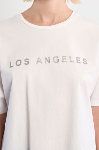 Camiseta de mujer de manga corta, con estampado frontal.