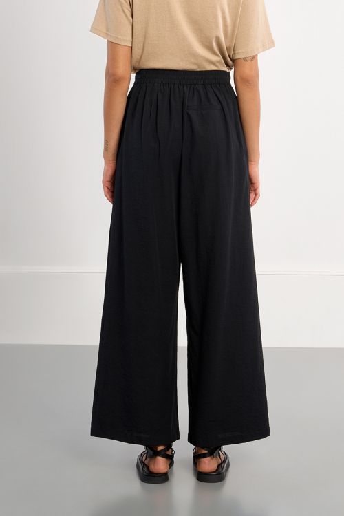 Wide-leg pants, high waist