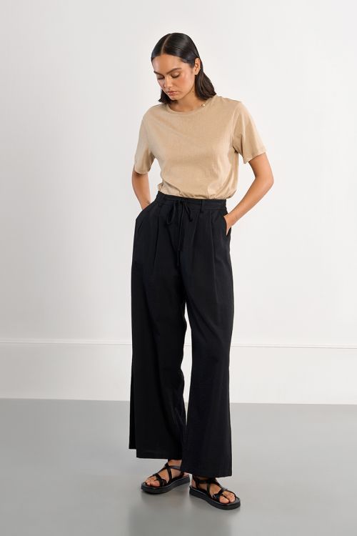 Wide-leg pants, high waist
