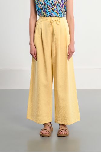 Pantalón de mujer largo, vaporoso.