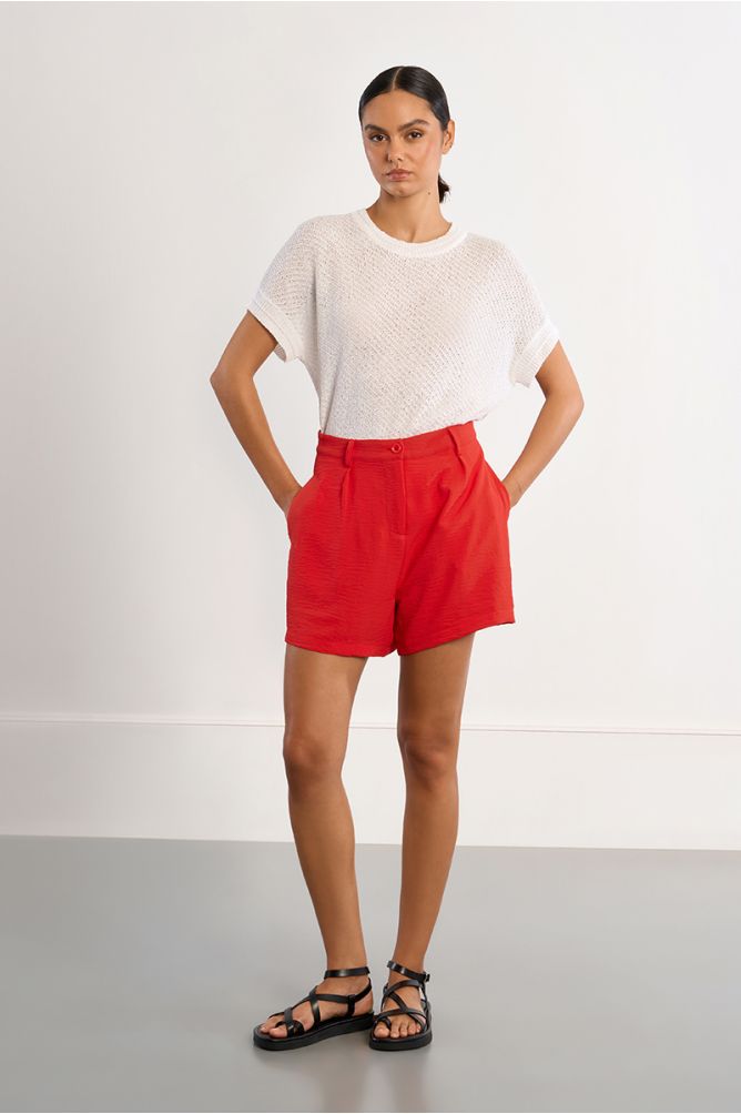 Short de mujer corto, perneras rectas.