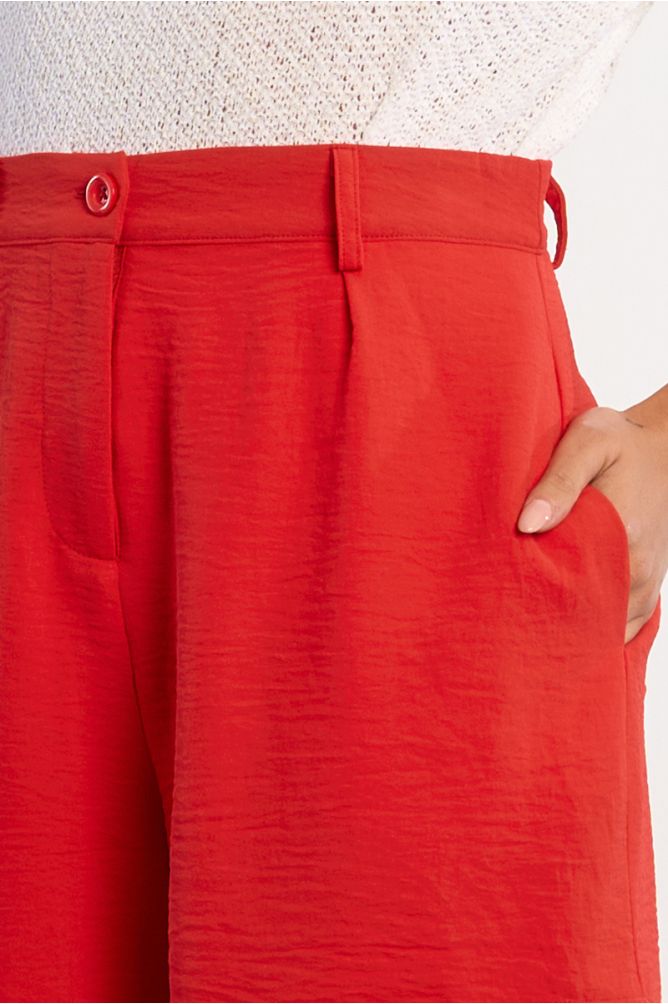 Short de mujer corto, perneras rectas.