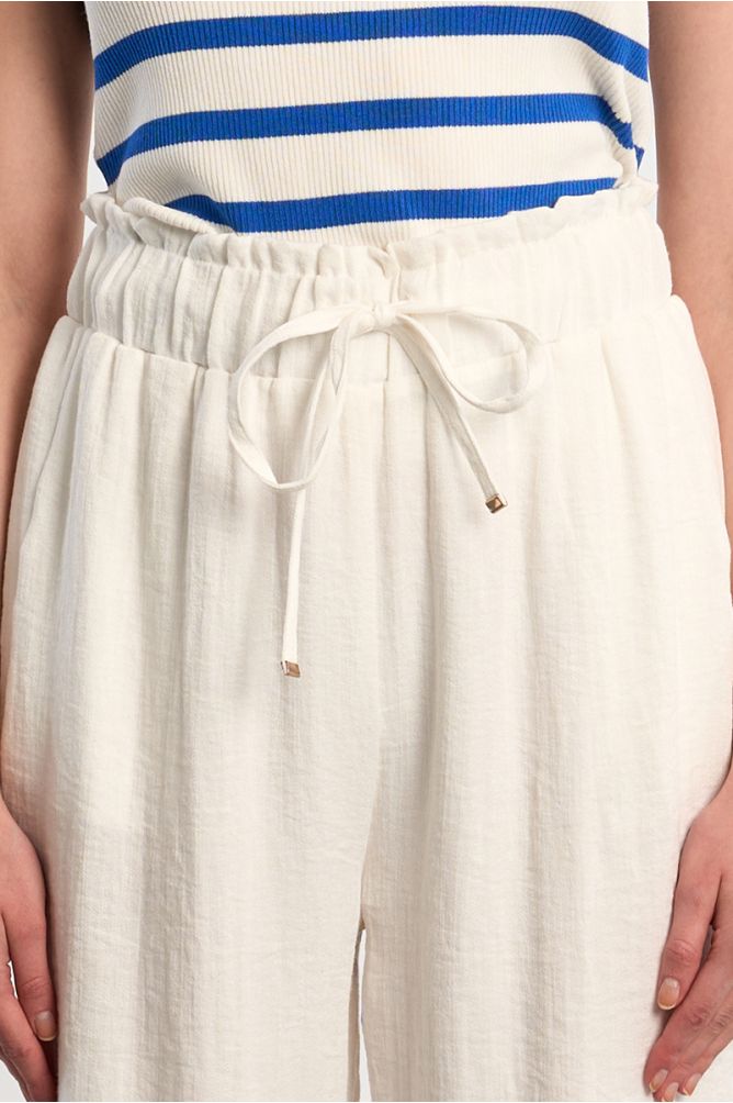 Pantalón de mujer largo, con lazada.
