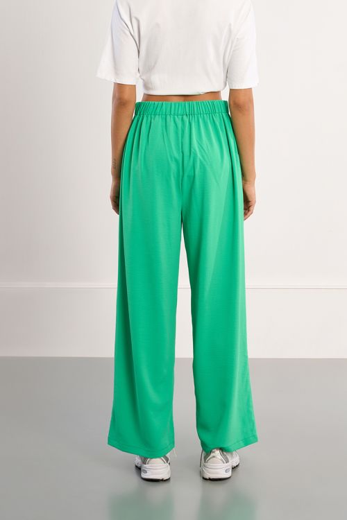 Pantalón de mujer largo, perneras anchas.