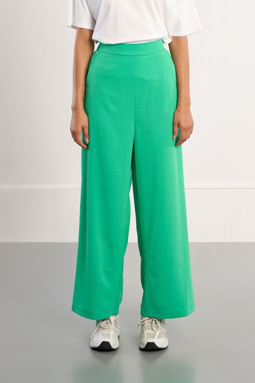 Pantalón de mujer largo, perneras anchas.