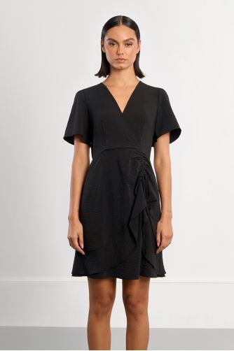 Vestido de manga corta, drapeado.