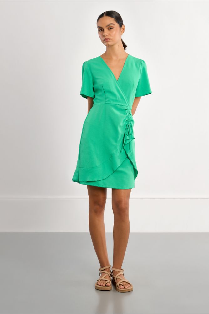 Vestido de manga corta, drapeado.