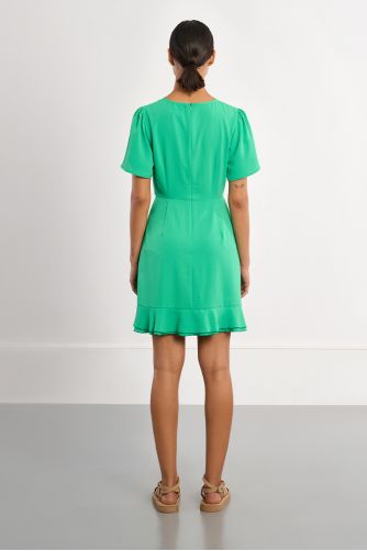 Vestido de manga corta, drapeado.