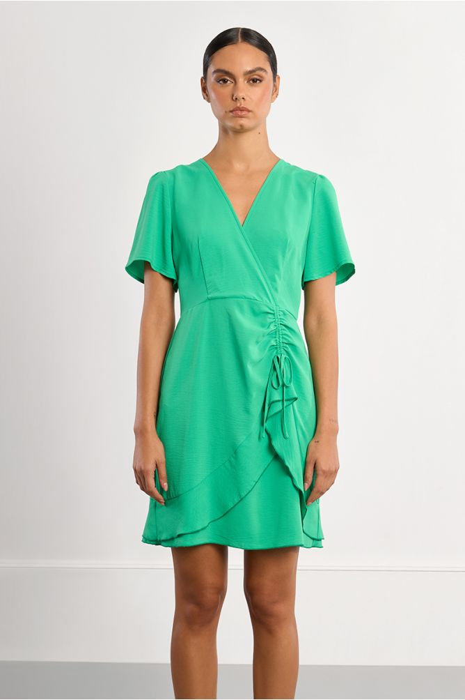 Vestido de manga corta, drapeado.