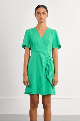 Vestido de manga corta, drapeado.