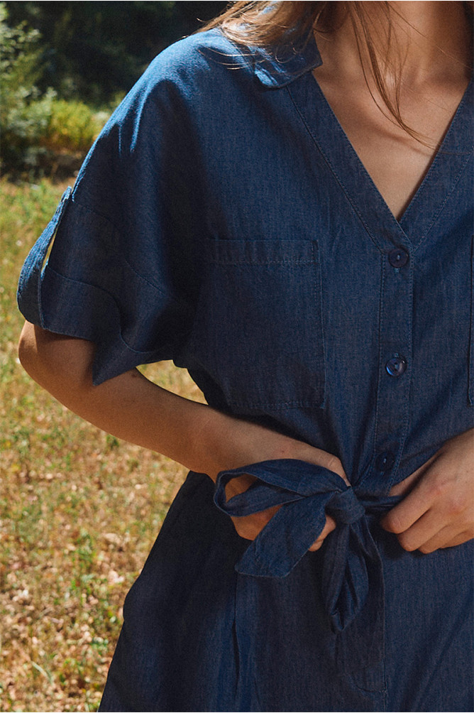 Combinaison short nouable à la taille