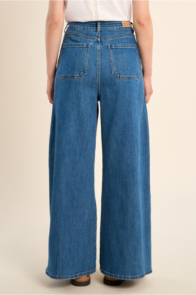 Pantalón de mujer vaquero, acampanado.