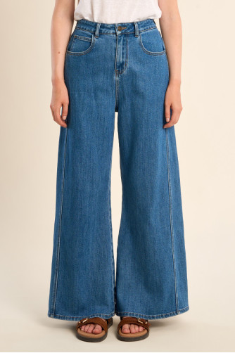 Pantalón de mujer vaquero, acampanado.