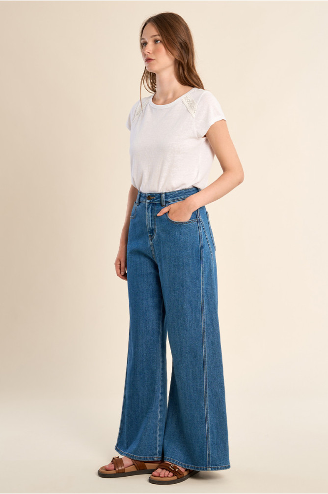 Pantalón de mujer vaquero, acampanado.