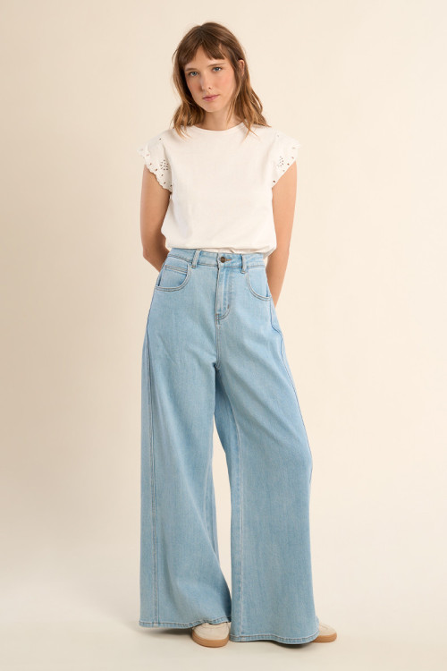 High-waisted and wide-waisted jeans