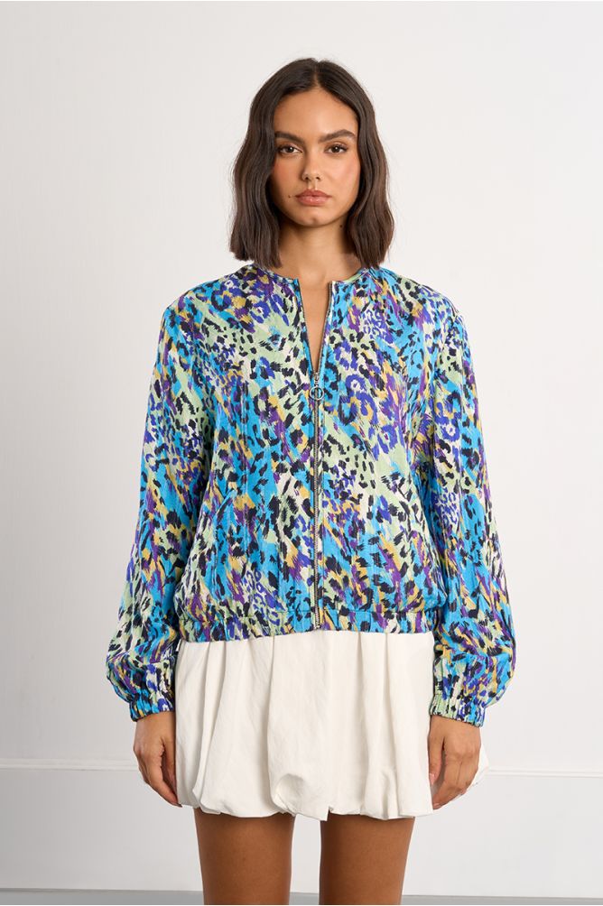Bomber de mujer, con estampado animal.