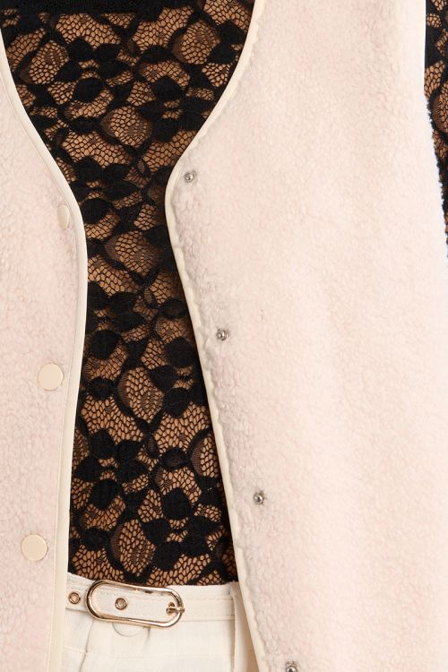 Short sleeveless jacket