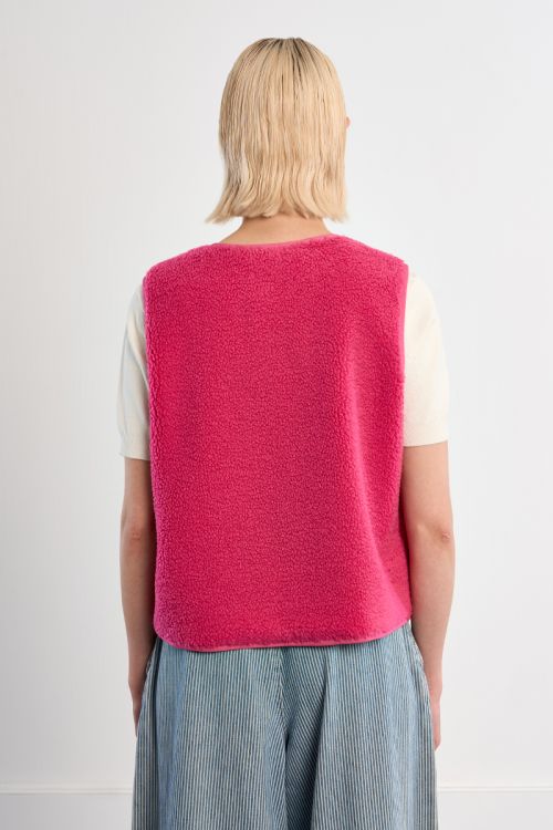 Chaleco de mujer corto, de borreguito.