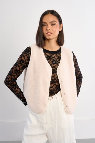 Short sleeveless jacket