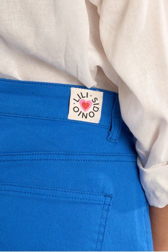 Pantalón de mujer largo, acampanado.