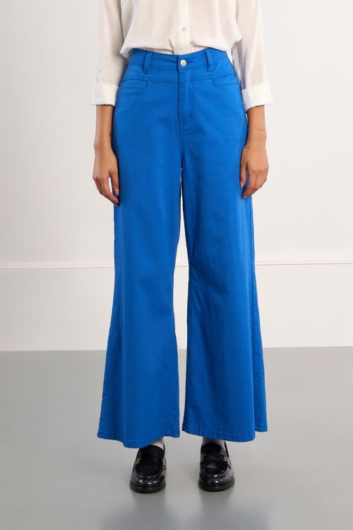 Wide, flared jeans
