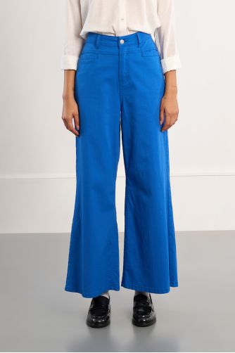 Pantalón de mujer largo, acampanado.