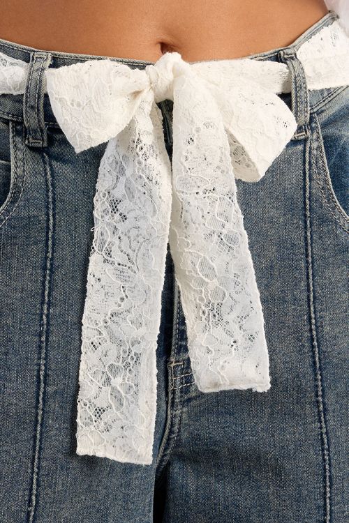 Pantalón de mujer largo, vaquero, con lazada.