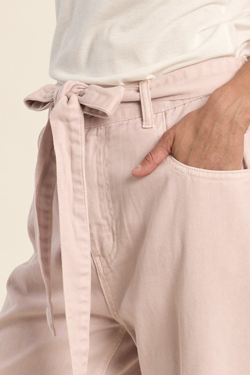 Pantalón de mujer vaquero, con lazada.