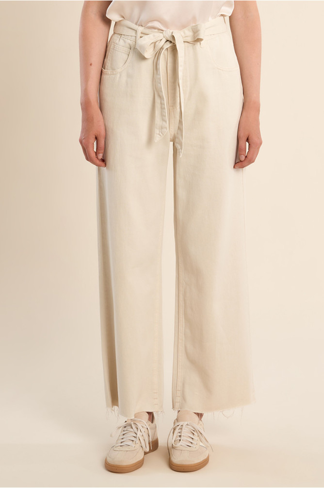 Pantalón de mujer vaquero, con lazada.