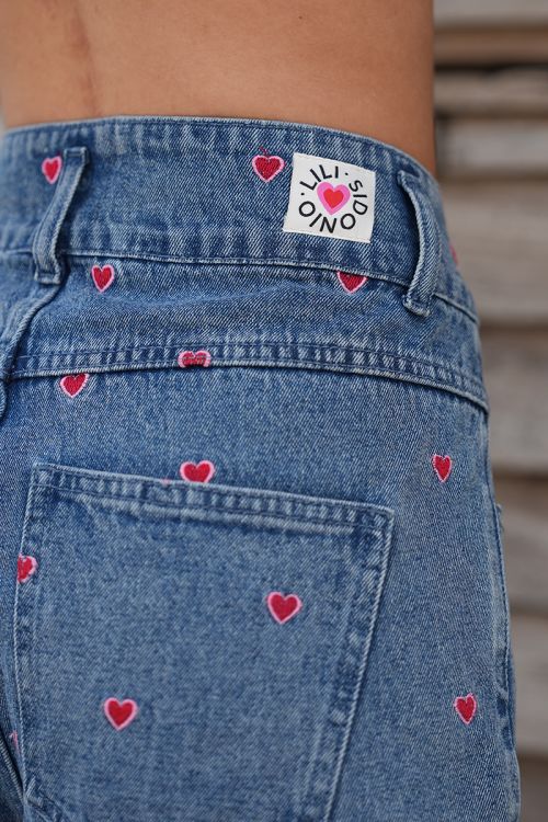 Short denim en coton avec multi-cœurs brodés