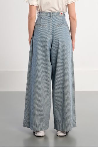 Pantalón de mujer largo, con estampado.