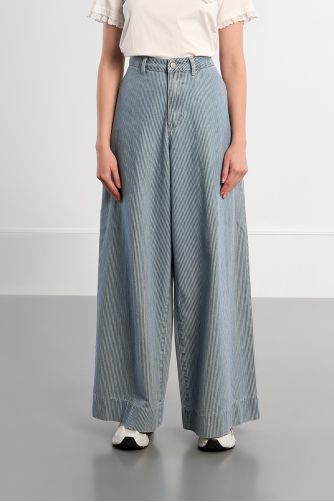 Pantalón de mujer largo, con estampado.