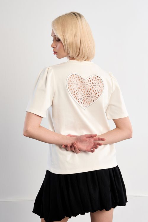 Camiseta de mujer de manga corta, abertura corazon.