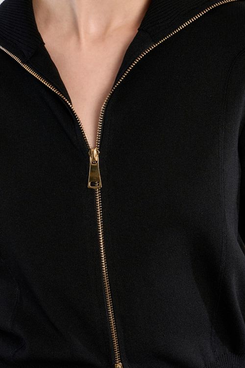 Chaqueta de mujer de manga larga, cuello muy alto.