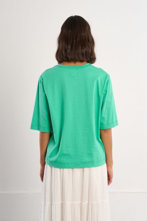 Camiseta de mujer de manga corta, con estampado.
