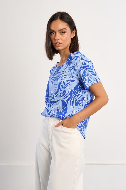 Top de mujer de manga corta, estampado tropical.