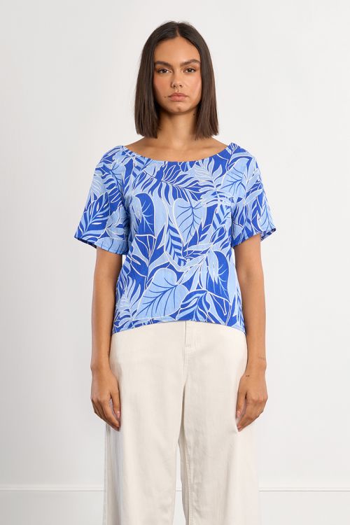 Top de mujer de manga corta, estampado tropical.