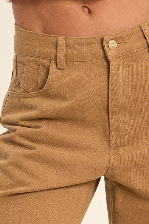 Pantalón de mujer tobillero, cinco bolsillos.