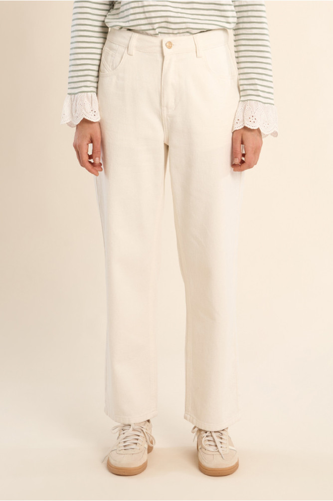 Pantalón de mujer tobillero, cinco bolsillos.